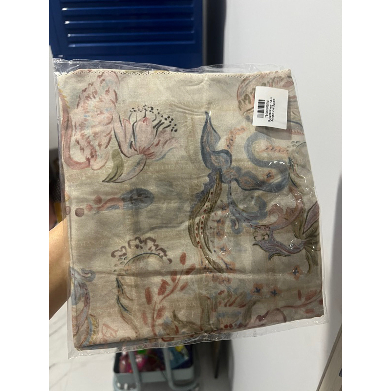 Warehouse Sale Buttonscarves X Dian Pelangi Creme