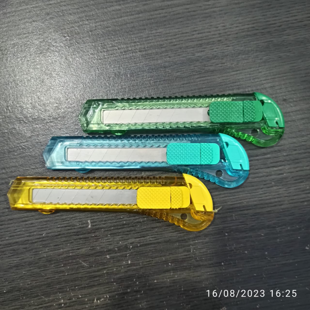 

PISAU CUTTER VAN ART NO.130 // CUTER KNIFE TRANSPARAN 13,5cm X 2cm