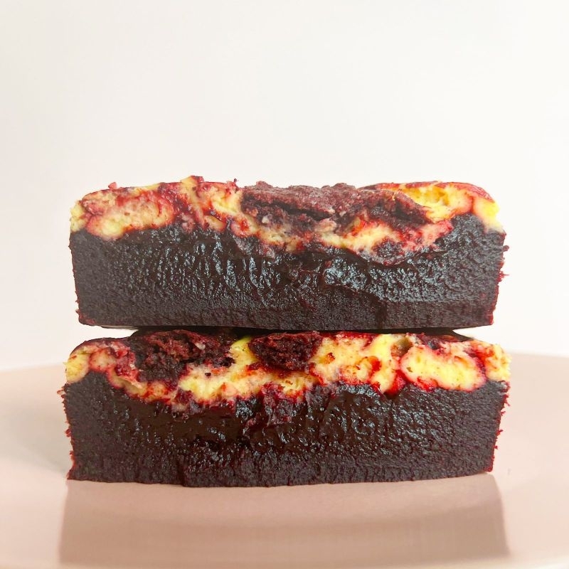 

Broovel - Fudgy Brownies - Red Velvet Brownie