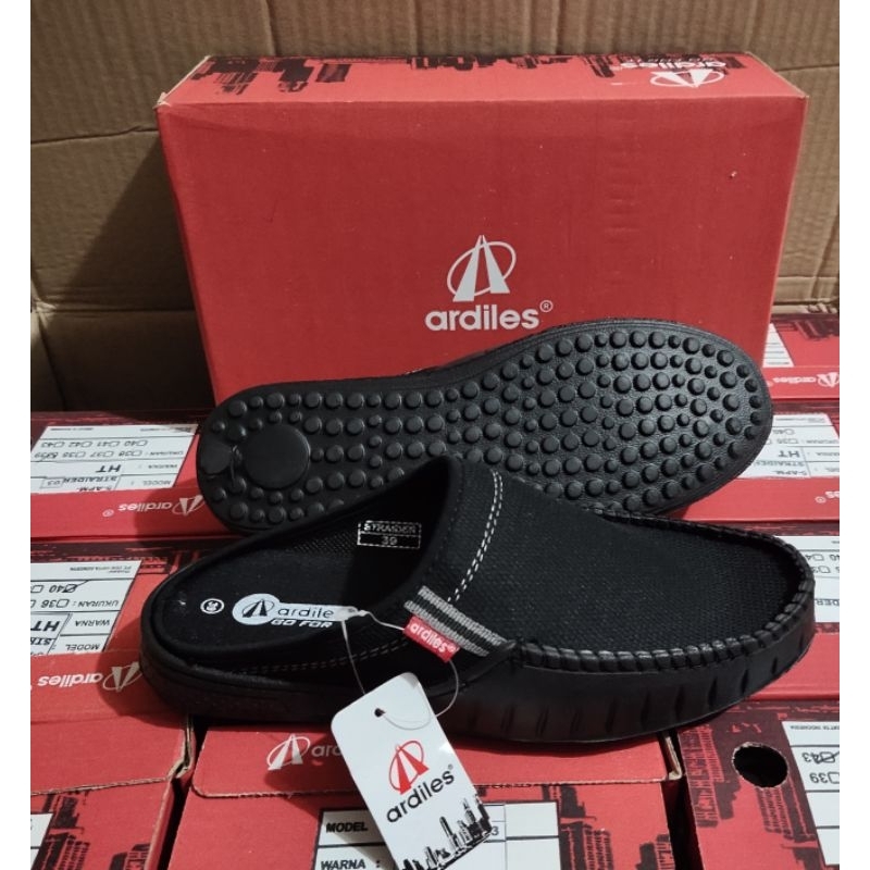 Ardiles straider  slip on pria harga spesial ukuran 39-43