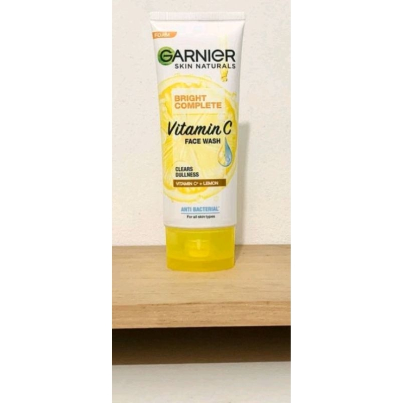 Garnier Bright Complete Vitamin C Face Wash 50 ml