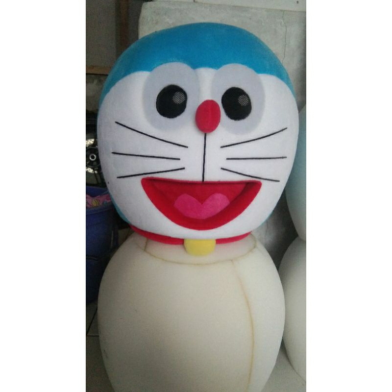kepala badut doraemon