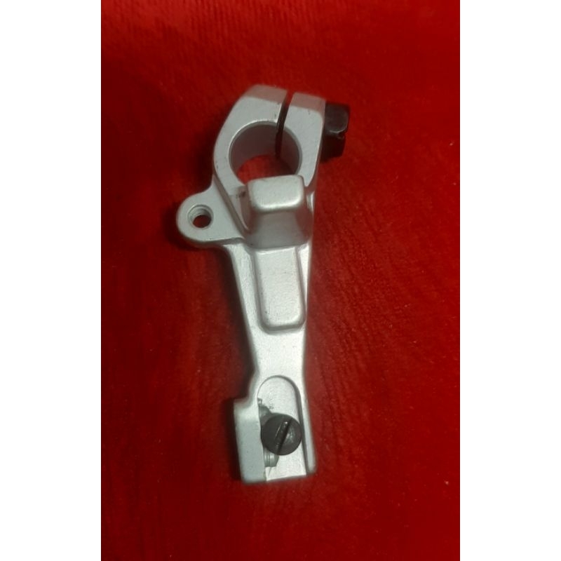 Dudukan loper Bawah/Rumah Loper Bawah Mesin Jahit Obras 700K