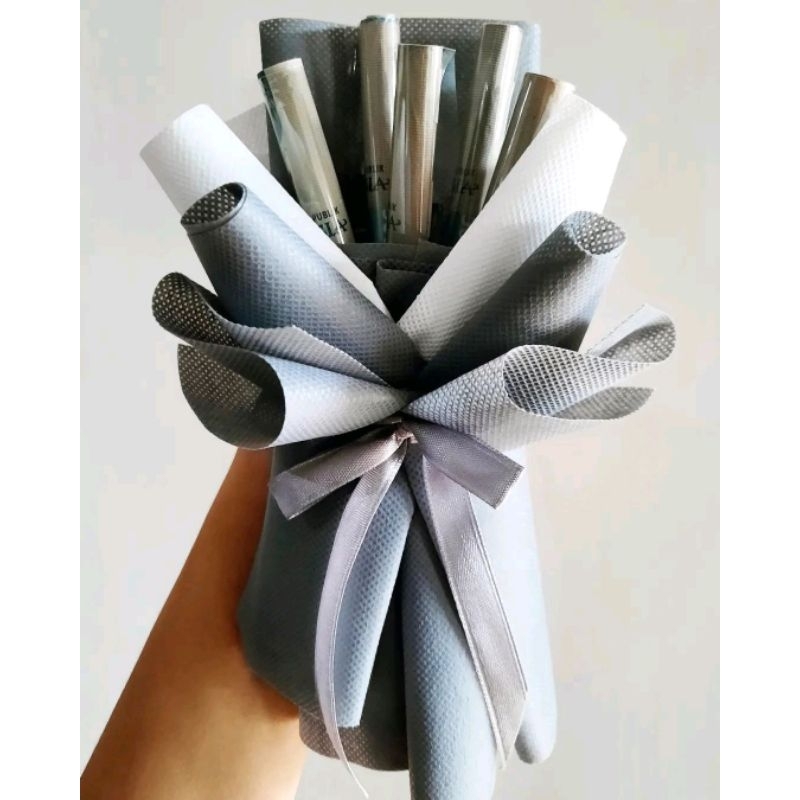 

BUKET UANG MINI / BUKET ANGPAU MINI / BUKET THR / BUKET UANG / MONEY BOUQUET / ANGPAU LEBARAN / SPUNBOND