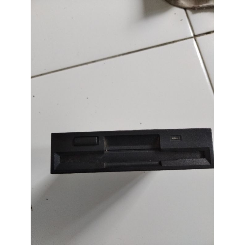 Tempat disket keyboard yamaha