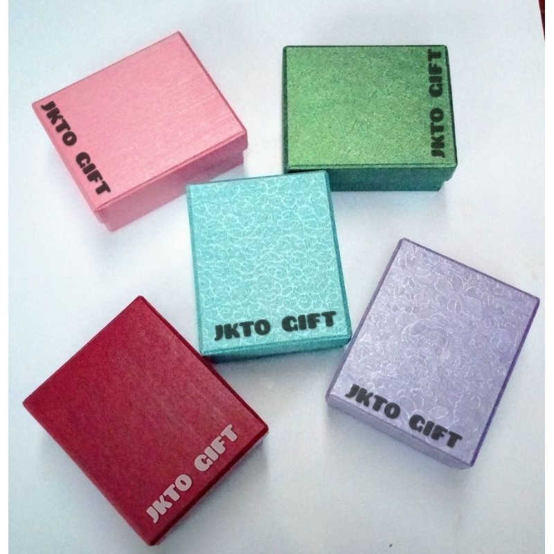 

Kotak Kado Gift Box Ukuran 12,5x9,5x2,5 Cm