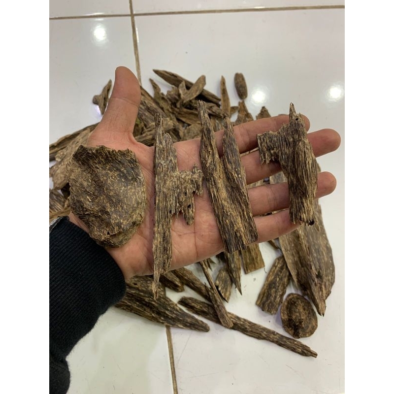 Kayu Gaharu Double Super Grade AA Kalimantan Solid Chips Aromaterapi Alami Murni Wangi