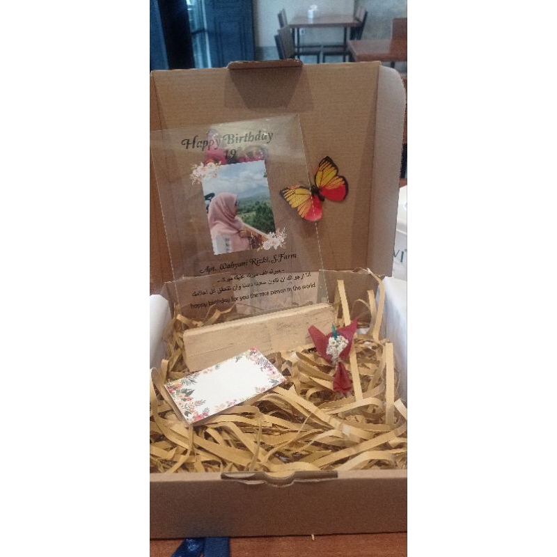 

gift kado akrilik