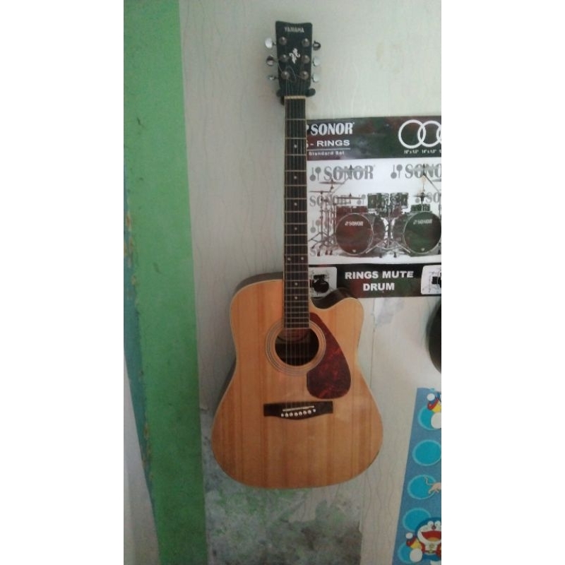 gitar Yamaha tanam besi bonus pink sama senar gitar