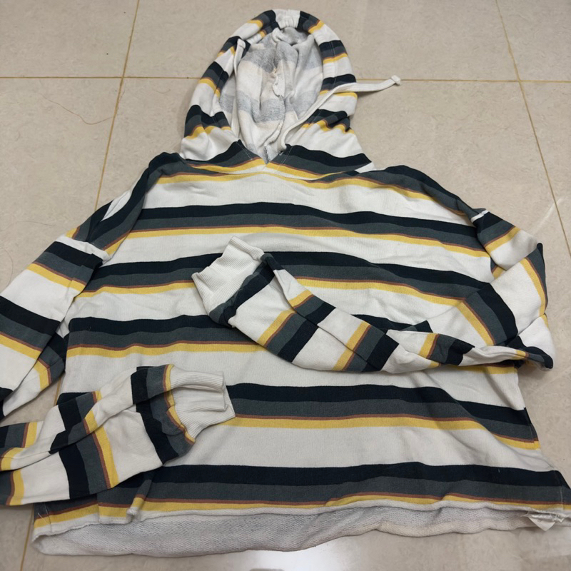 Preloved pull and bear crop hoodie