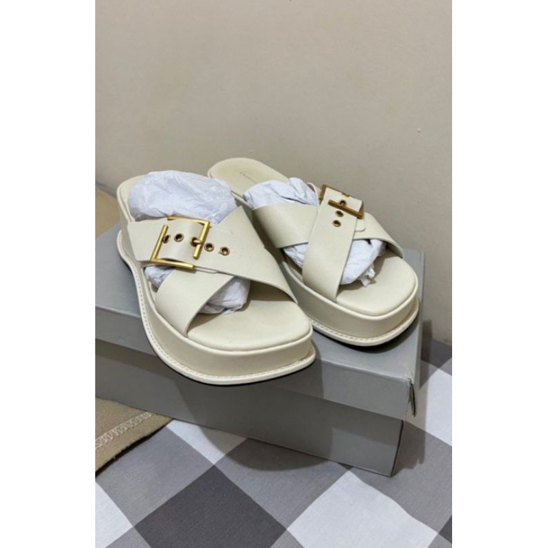 Charles & Keith Sandal Platform Broken White Original // Preloved