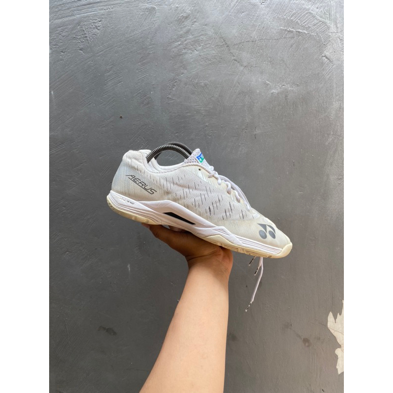 yonex aerus white