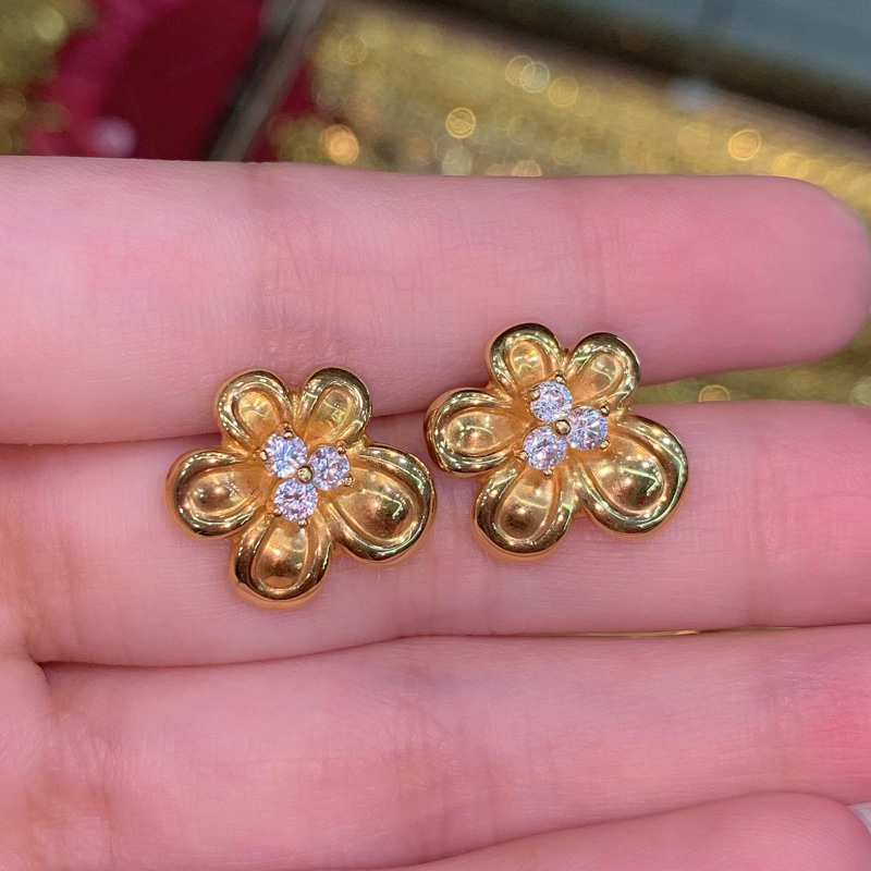 Giwang Bunga mata putih kadar emas 70%