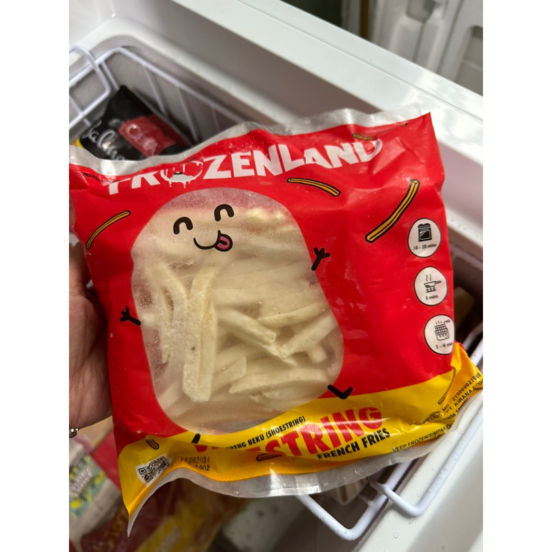 

Frozenland Shoestring 500gr / Kentang Goreng Frozenfood