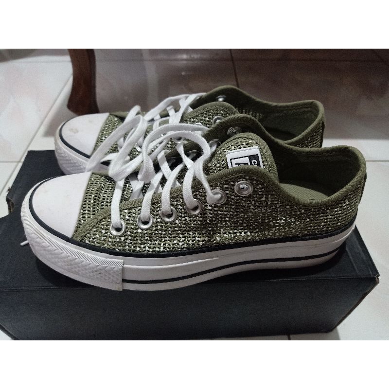 Converse sneakers ori beli di counter sport station