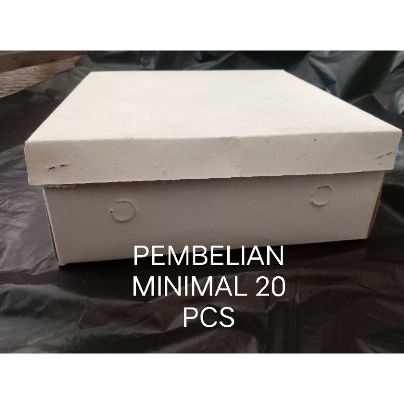 

Dus/Box putih polos UK. 15x15 cm, 16x16cm, 18x18 cm, 20x20 cm,22x22cm