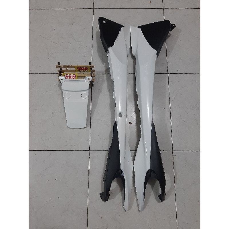 Yamaha RXZ Catalyzer cover body samping belakang rear side cover putih white