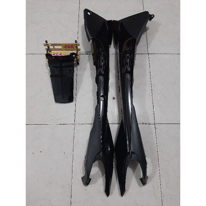 Yamaha RXZ Catalyzer cover body samping belakang rear side cover hitam black