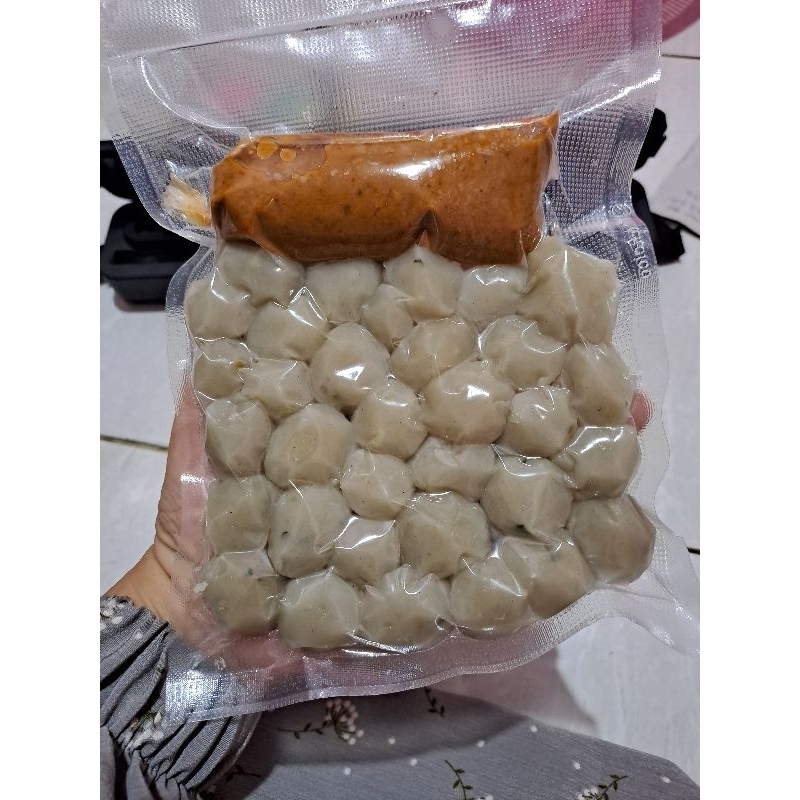 

Cilok bumbu kacang