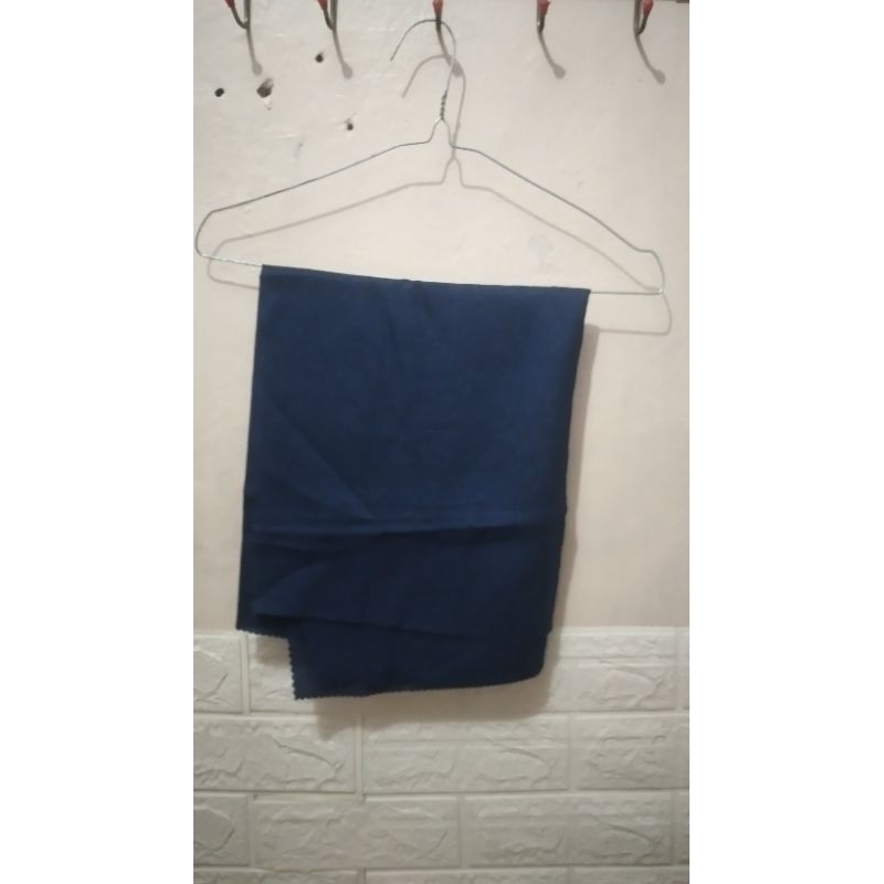 Preloved Kerudung Segi Empat Biru Dongker