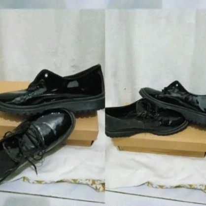 sepatu docmart wanita bahan kulit, pemakaian second