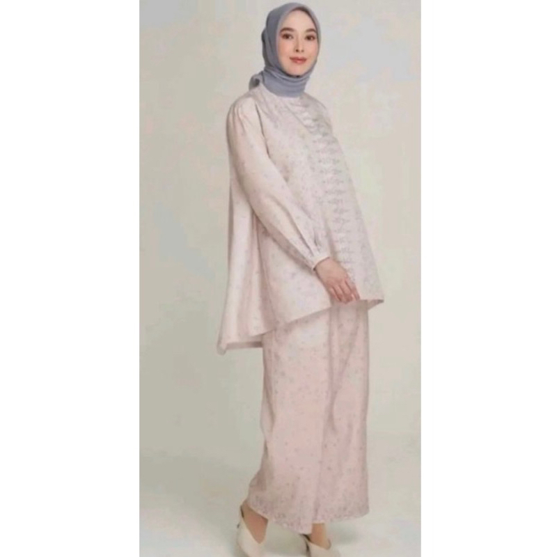 PRELOVED PUTIAH SET S/M by Ria Miranda