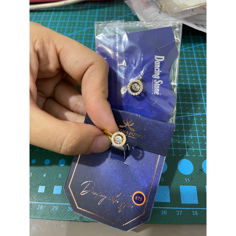 Terlaris Cincin Dancing Stone dengan Permata Zirkon Keren