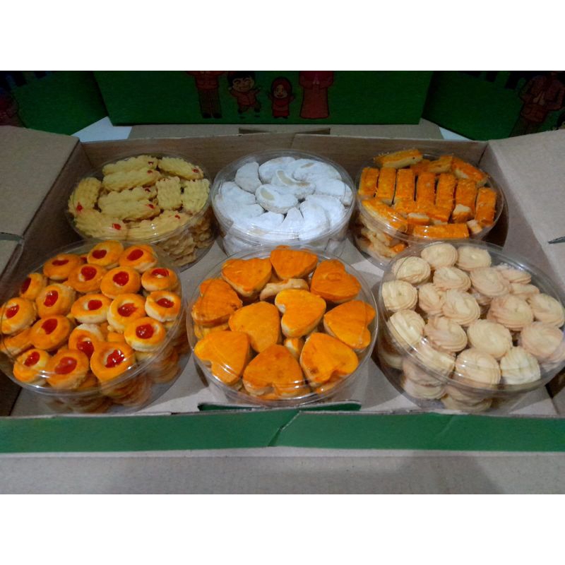 

paket Kue Lebaran (Kue Kering dan Manisan) 1 paket isi 6 toples berat 500gr Harga Murah dan Rasa enak