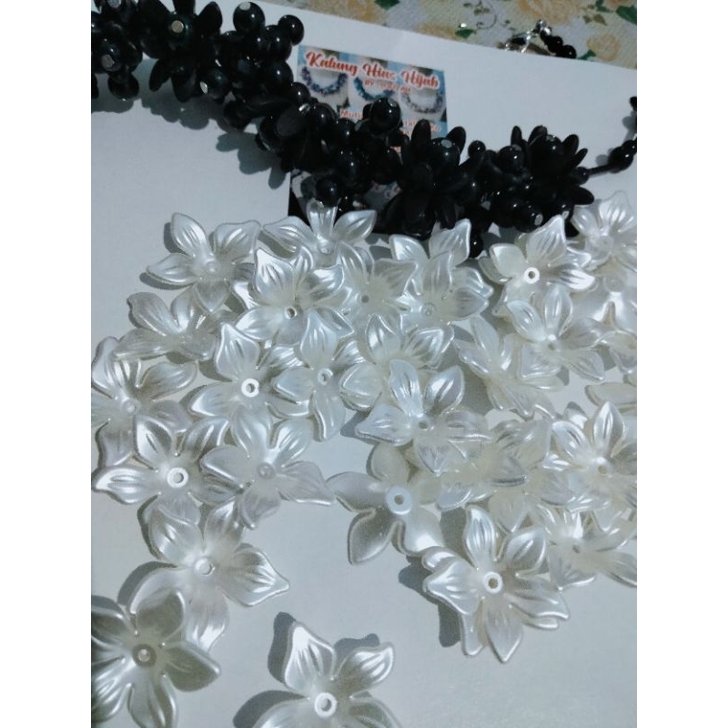 akrilik kelopak bunga