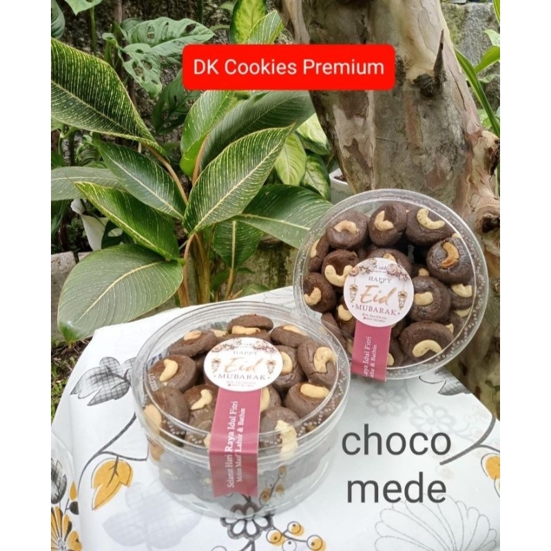

Kue kering Dark Choco Mede