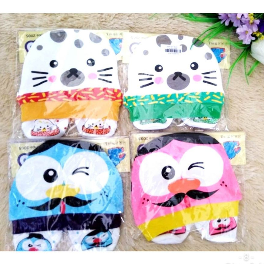 Set Topi Plus Kaos Kaki Bayi Karakter