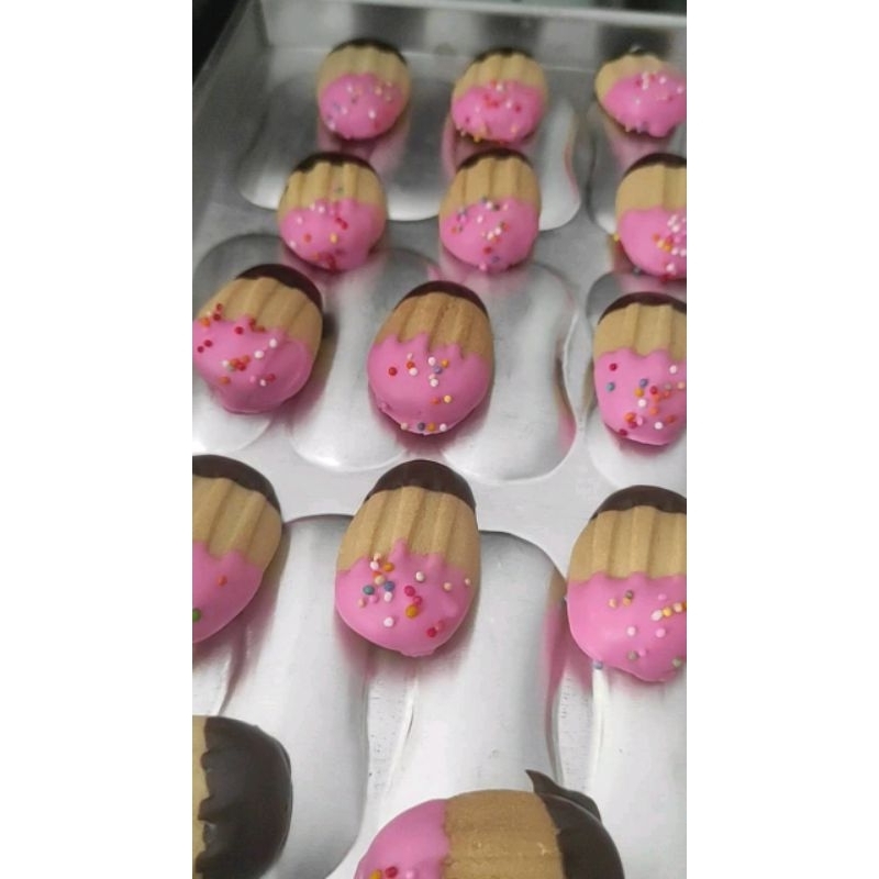 

STRAWBERRY CHOCO COOKIES