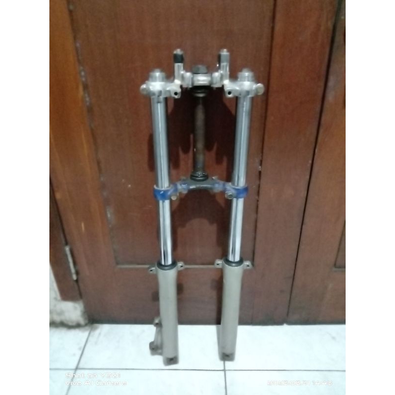 SKOK DEPAN MEGAPRO HIU 2005 ORI COPOTAN SET SEGITIGA ATAS BAWAH