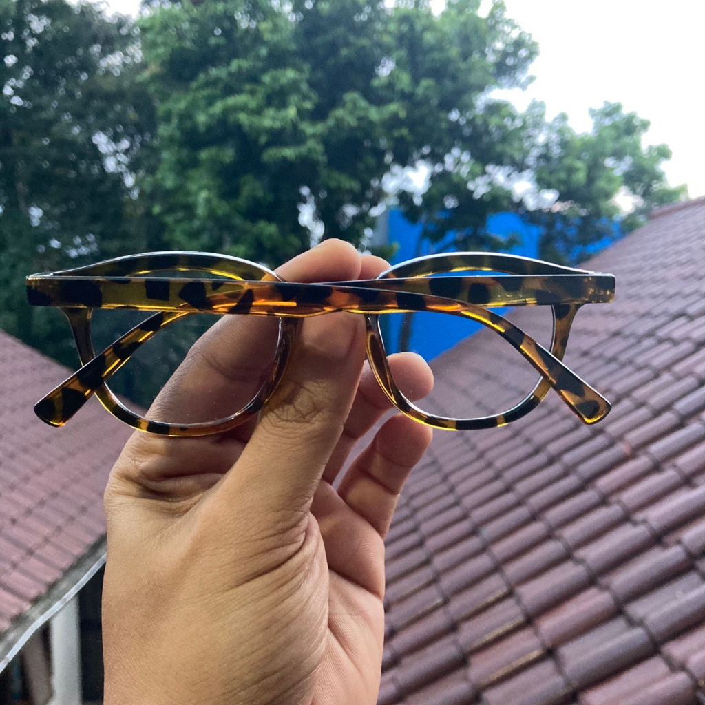 KACAMATA KATARSIS - LEOPARD CLEAR