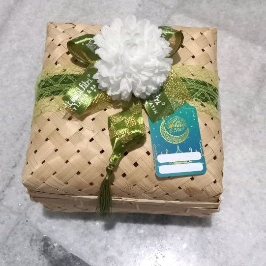 

Besek Kaki Bambu 20x20 Bingkisan Hampers Lebaran Idul Fitri 20x20cm