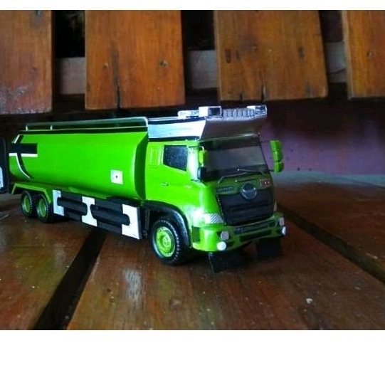 Miniatur Truk Hino tangki Hijau