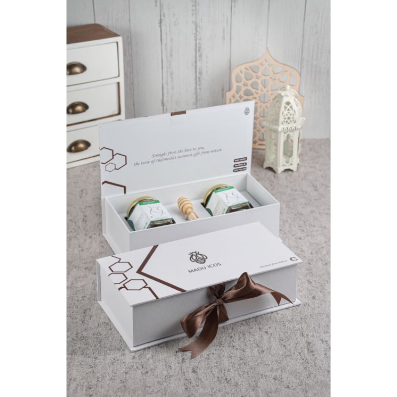 

Hampers lebaran premium madu bisa reques kartu ucapan gift premium ramadhan