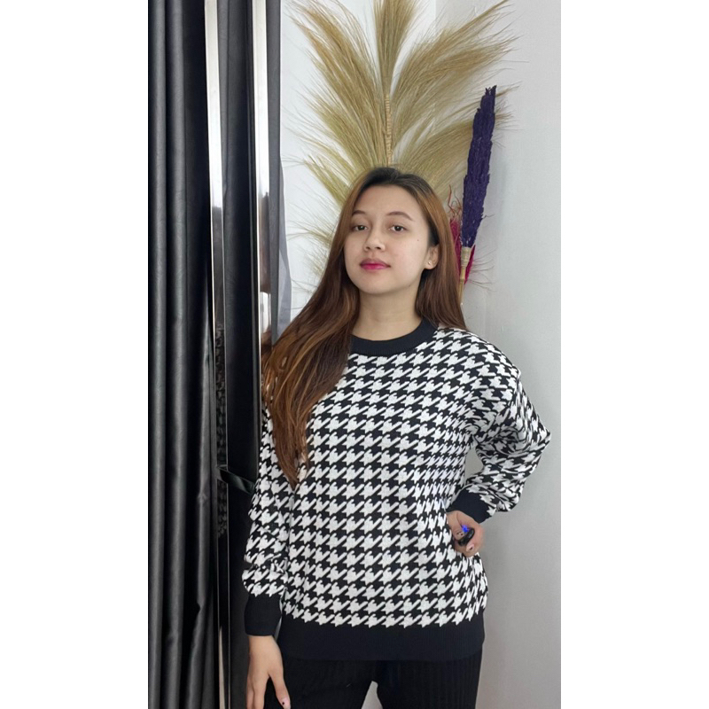 ROSIÉ HOUNDSTOOTH SWEATER BY NUGSCOLLECTION