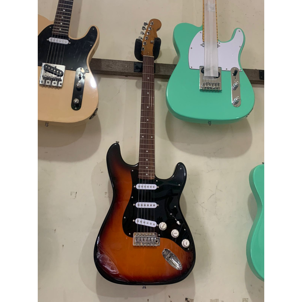 GITAR ELEKTRIK FENDER STRATOCASTER