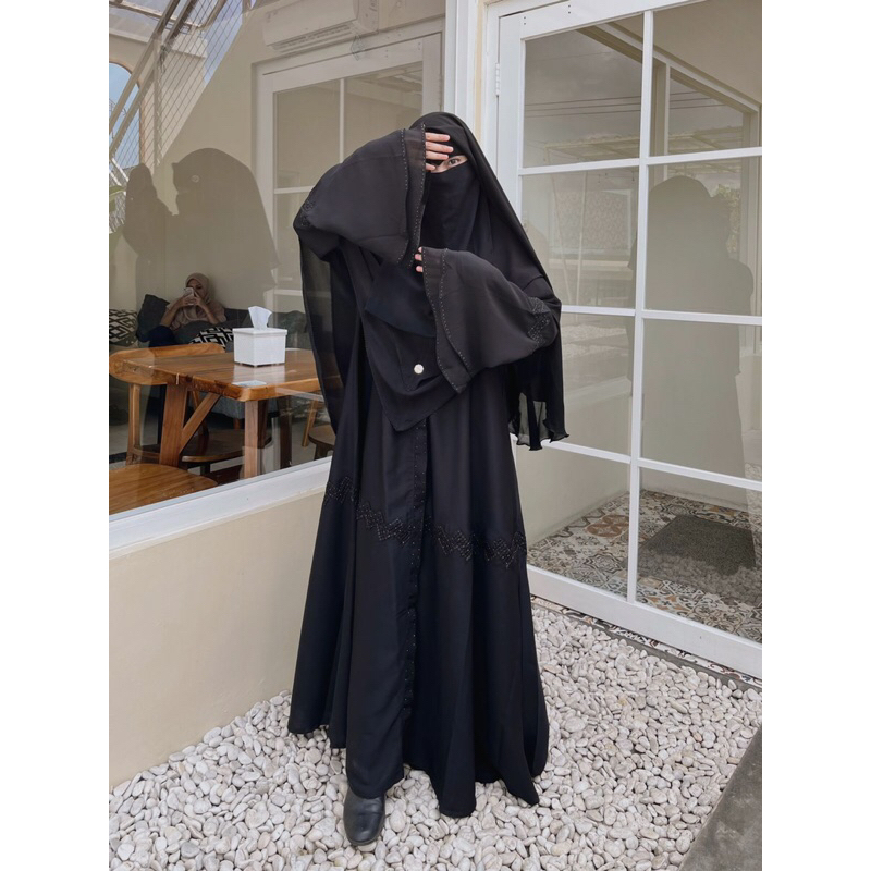 Abaya hitam malika fursan saudi