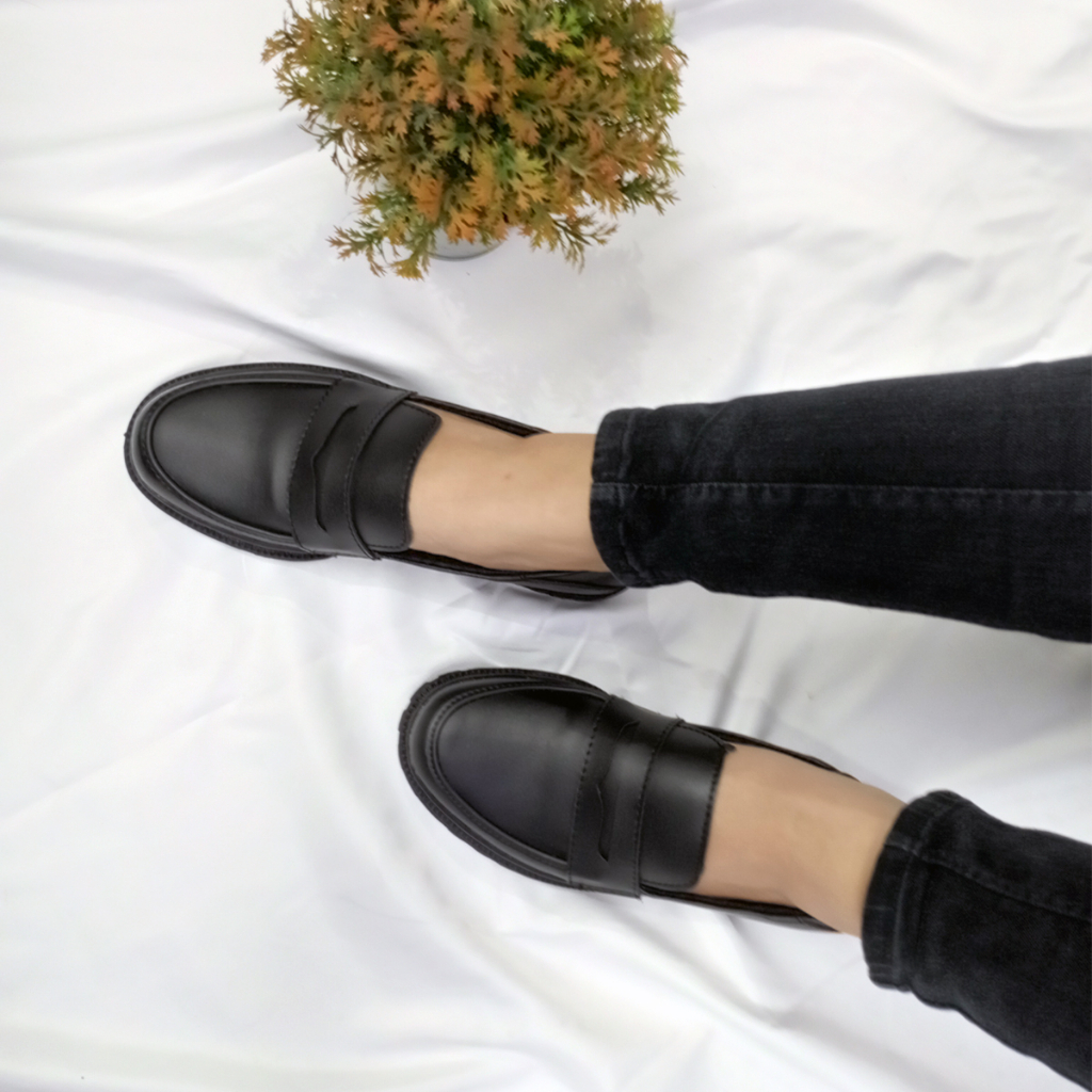 New Sepatu Loafer Wanita Hitam Amra Series