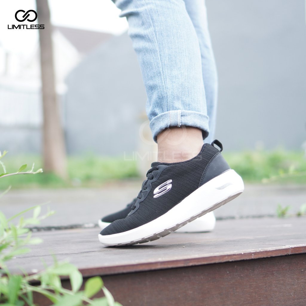 Sepatu Wanita Olahraga Sneaker Cewek Tali Terbaru Sneakers Cewe Ringan Trendy Anti Slip Kekinian