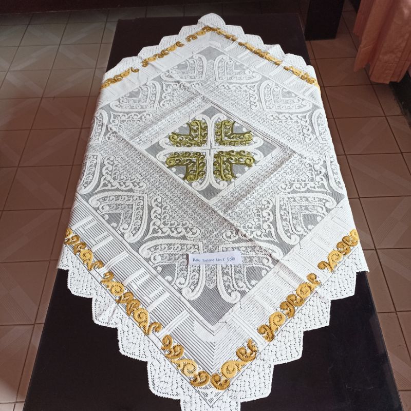 Taplak Meja Tamu Kain Renda Bunga/Motif Timbul.