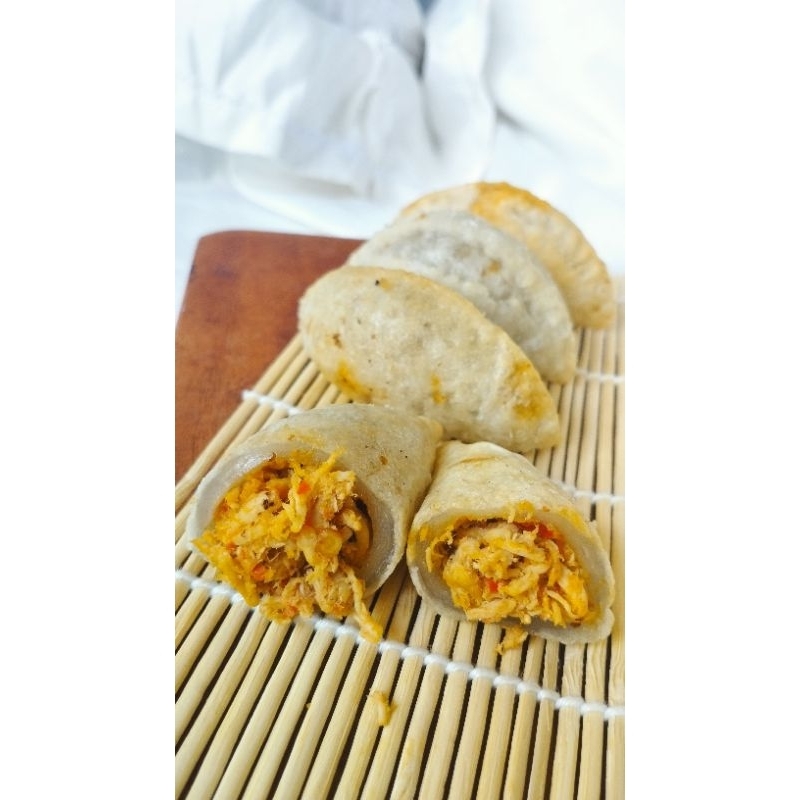 

cireng pastel isi ayam suwir pedas mantap