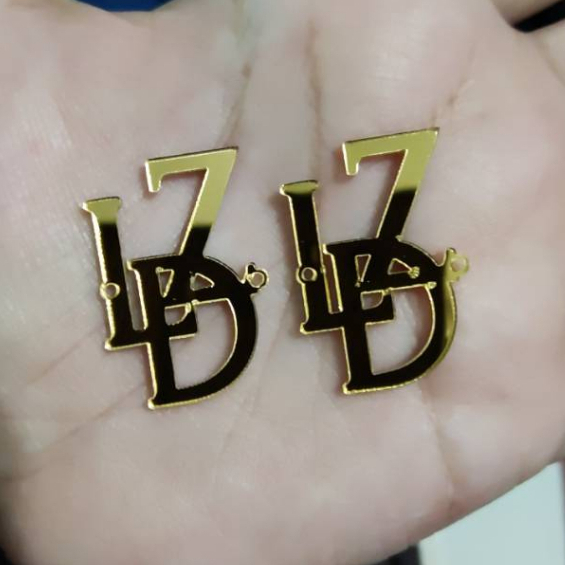 Cutting huruf inisial akrilik/label hijab akrilik gold/rebranding baju,tas,mukena