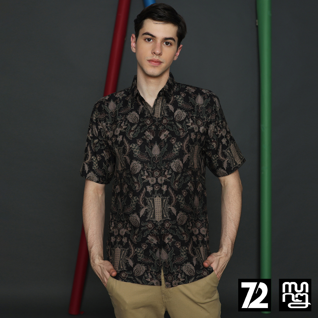 KEMEJA BATIK PRIA Lengan Pendek Motif Pintu Aceh Warna Hitam 723350 Cap 72 - Baju Kemeja Atasan Pakaian Setelan Batik Pria Cowok Laki Laki Remaja Keluarga Kantor Lengan Pendek Modern Slimfit Slim Fit Premium Kekinian