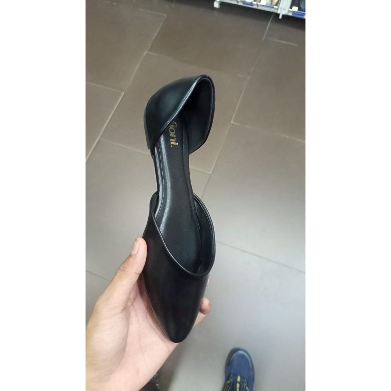 Sale sepatu hitam fashion casual fioni size 37,5 brand payless