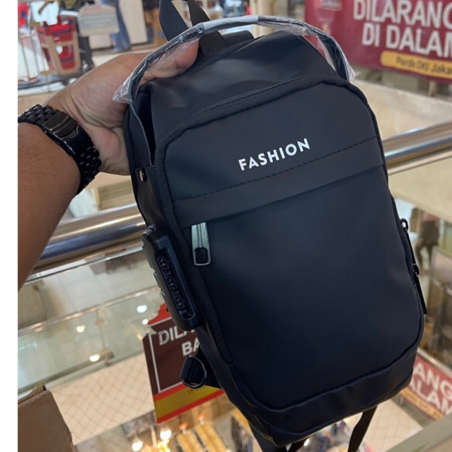 Selempang Pria Shoulder Bag Anti Maling USB Port Anti Air WX-OS