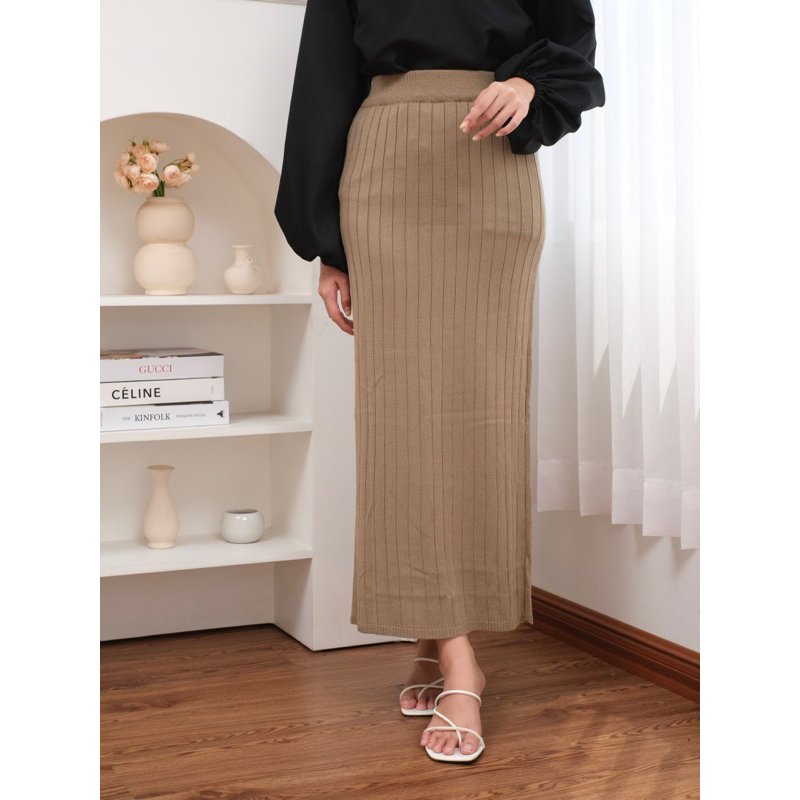 Rok Rajut Span Knit - Wearing BENA