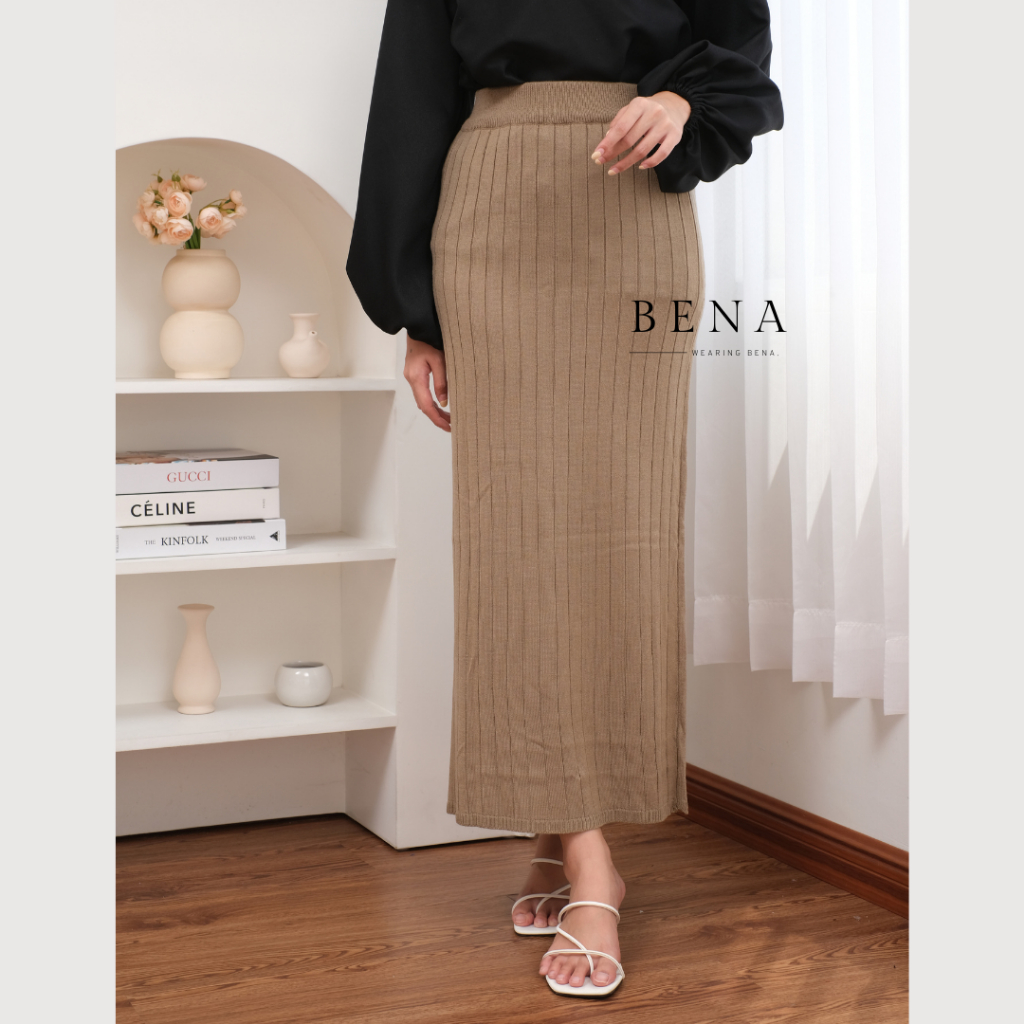 Laura Skirt - Wearing BENA